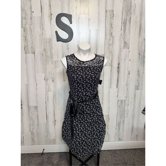 Fit and flare dress - Picture 1 of 7